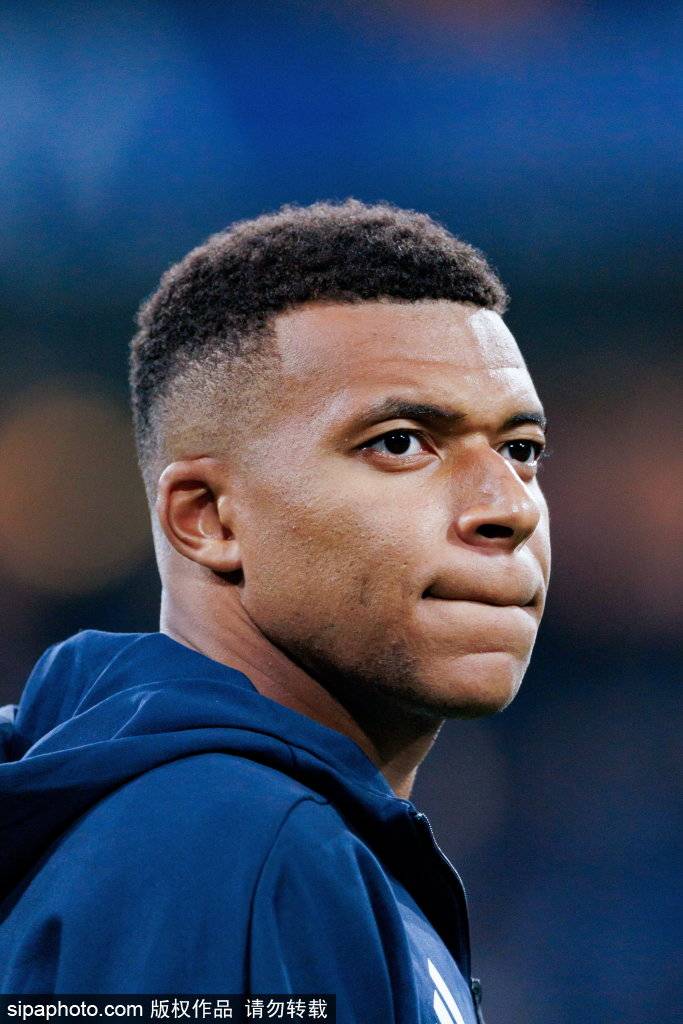 西甲彻查维尼修斯遭种族歧视事件，足球世界的阴霾何时散去？