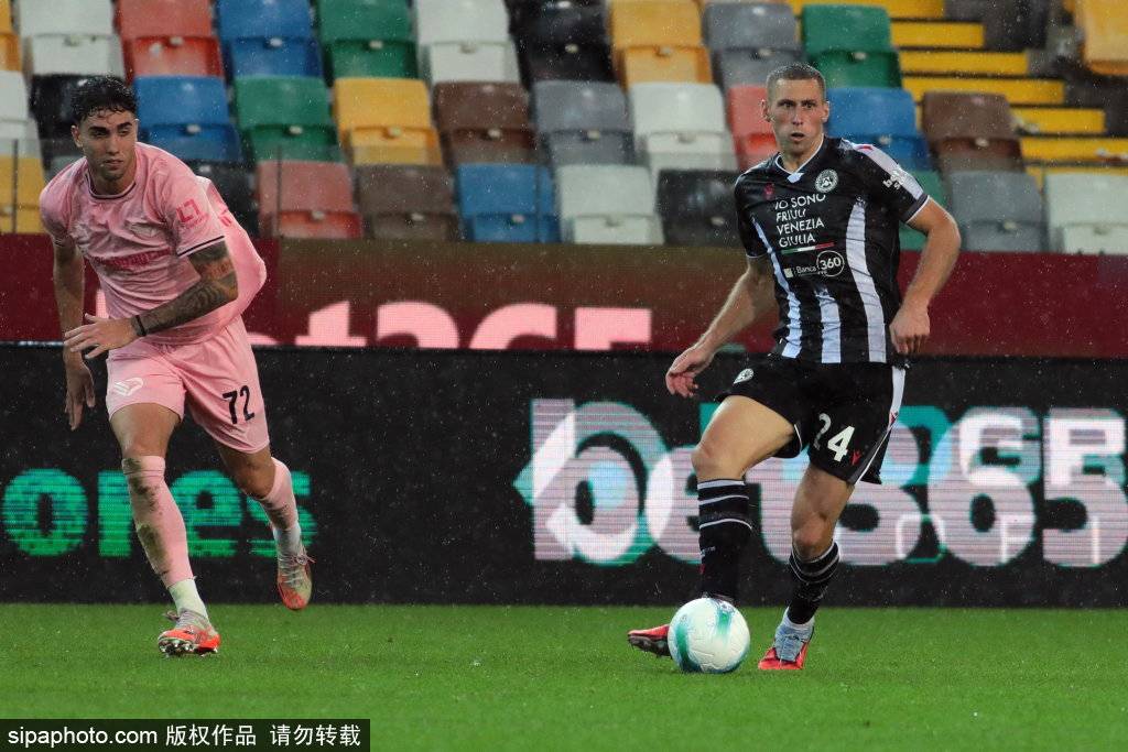 蓝衣军团锋线新王！4场世预赛制造9球，从意甲金靴到沙特联赛标王